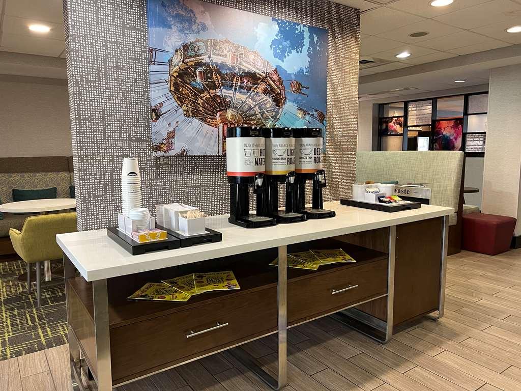 卡明汉普顿酒店 内观 照片